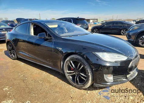 2015 Tesl Model S 90 z USA, uszkodzony, nr VIN 5YJSA1S13FF100329